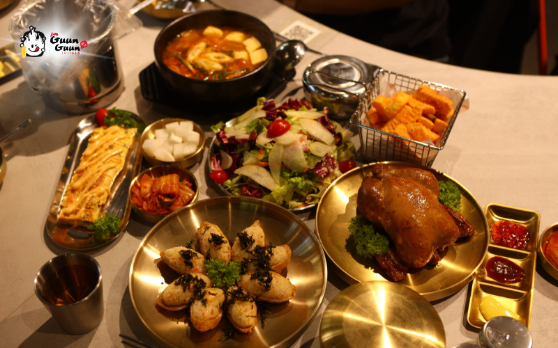 Khám phá 3 hương vị gà nướng củi độc đáo tại Guunguun Chicken 5