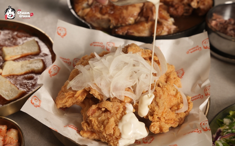 Cách làm gà sốt kem hành Guunguun Chicken 1
