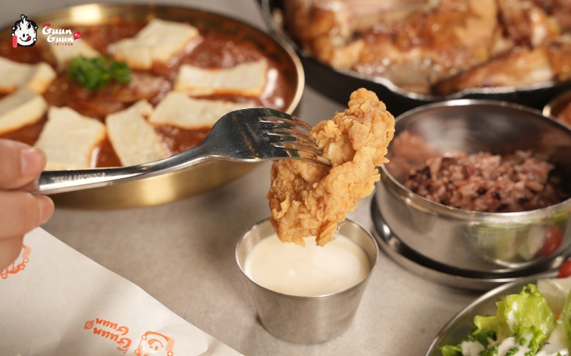 Cách làm gà sốt kem hành Guunguun Chicken 3