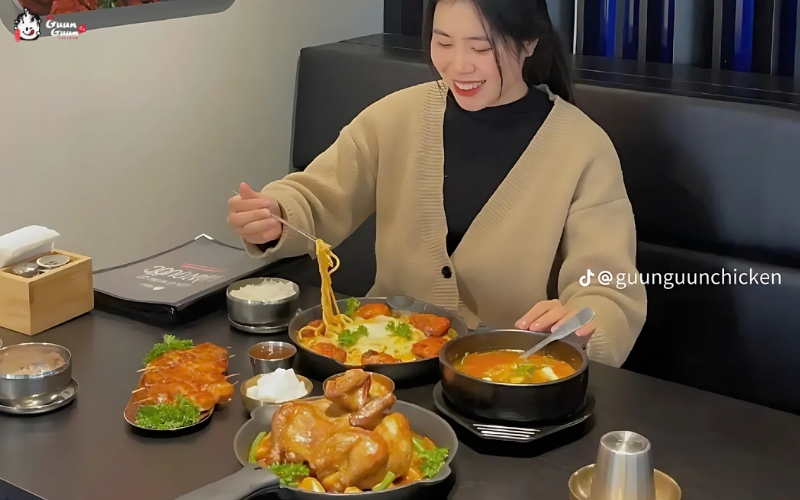 Mukbang đồ ăn Hàn Quốc review: Quán gà nướng củi GuunGuun 2 Mukbang đồ ăn Hàn Quốc review: Quán gà nướng củi GuunGuun 2