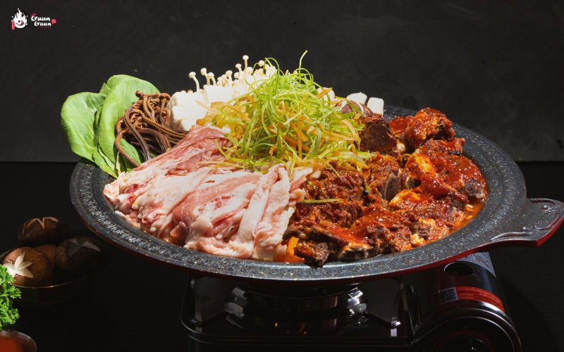 Set đồ ăn Hàn Quốc GuunGuun Chicken 4