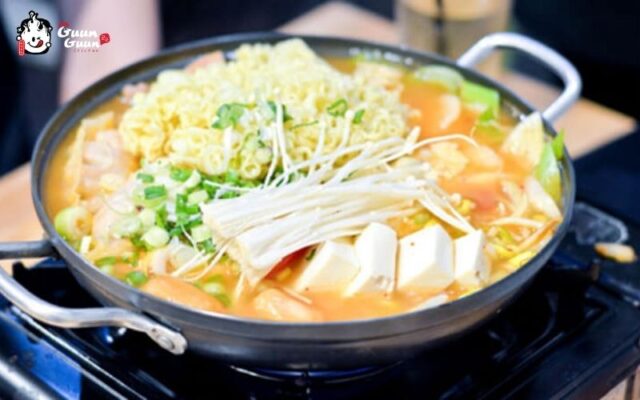 Lẩu tokbokki chuẩn vị Hàn Quốc